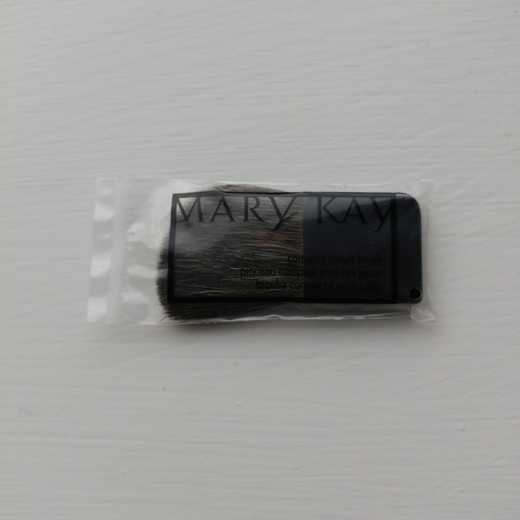 Mary Kay Compact Cheek Brush - Picture 1 of 2
